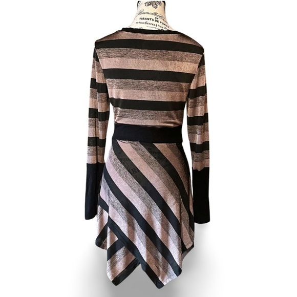 🇨🇦 Joseph Ribkoff Black and Beige Striped Handkerchief Hem Dress – Size 8 - Picture 5 of 5